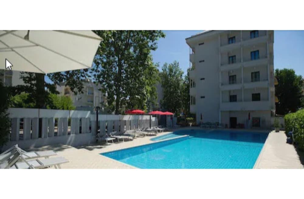 Hotel Ines Cattolica Exterior foto